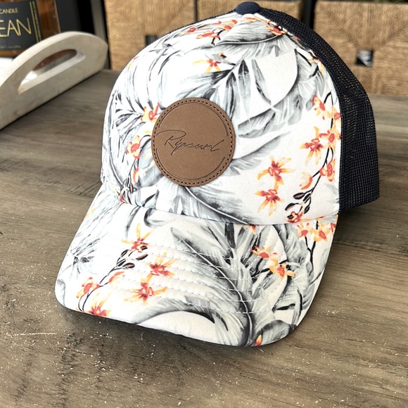Rip Curl Accessories - Rip curl trucker hat womens